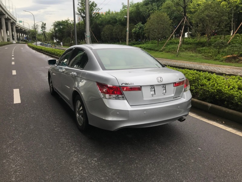 雅阁八代